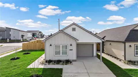 2517 Shady Route Ln, Bryan, TX 77808