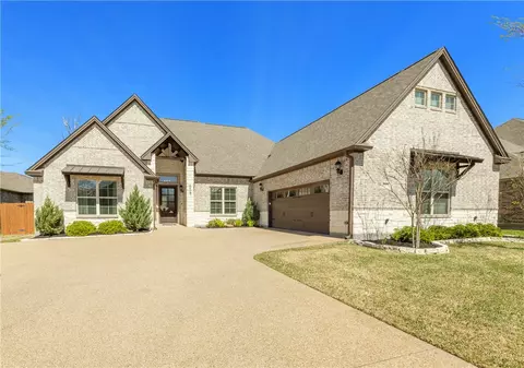 4905 Fallen Oak Cv, College Station, TX 77845
