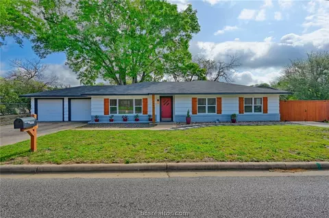 1607 S Chappell Hill St, Brenham, TX 77833