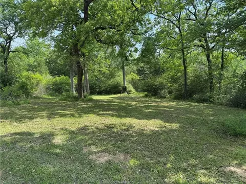 18242 Old Bundick Rd, Hearne, TX 77859