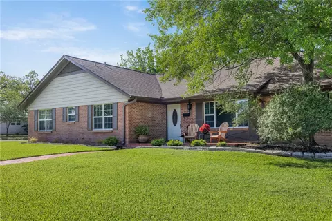 Exterior - 800 Esther Blvd, Bryan, TX 77802 photo 2 of 11