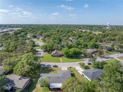 View/Area - 800 Esther Blvd, Bryan, TX 77802 photo 3 of 4