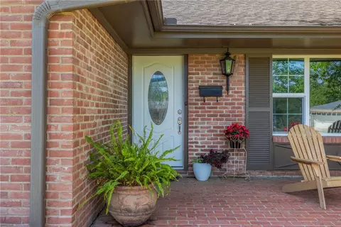 Exterior - 800 Esther Blvd, Bryan, TX 77802 photo 3 of 11