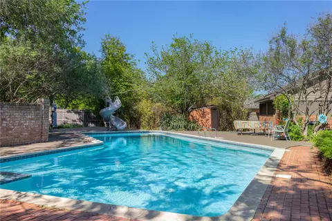 Exterior - 800 Esther Blvd, Bryan, TX 77802 photo 5 of 11
