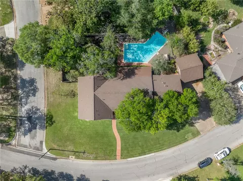 View/Area - 800 Esther Blvd, Bryan, TX 77802 photo 1 of 4