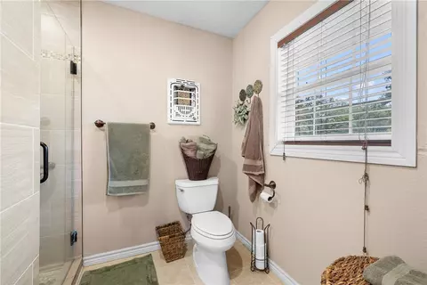 Bath - 800 Esther Blvd, Bryan, TX 77802 photo 3 of 4