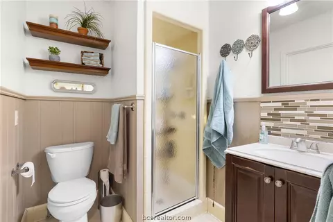 Bath - 800 Esther Blvd, Bryan, TX 77802 photo 1 of 4