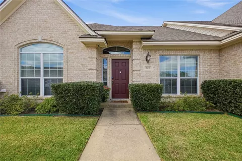 102 Fraternity Row, College Station, TX 77845