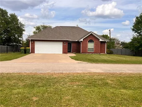 104 Frost Creek Ave, Groesbeck, TX 76642