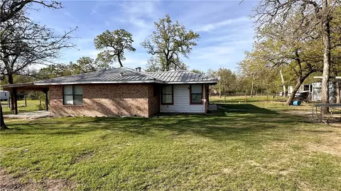 4056 Pecan Ln, Madisonville, TX 77864