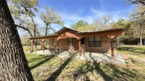 4056 Pecan Ln, Madisonville, TX 77864