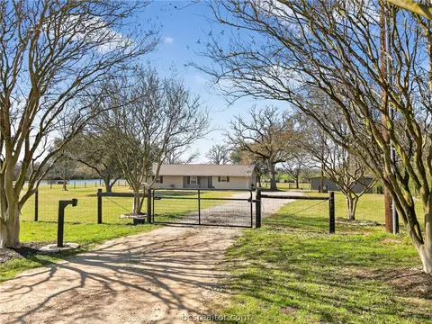 10054 Arnold Ln, Bryan, TX 77808