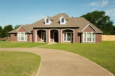 4017 Austins Estates Dr, Bryan, TX 77808