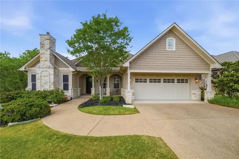 3215 Pinyon Creek Dr, Bryan, TX 77807