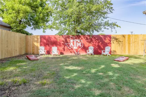 Exterior - 509 E 30th St, Bryan, TX 77803 photo 4 of 4