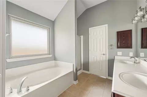 Bath - 1700 Kingsgate Dr, Bryan, TX 77807 photo 1 of 2