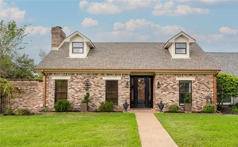 1308 Brook Hollow Dr, Bryan, TX 77802