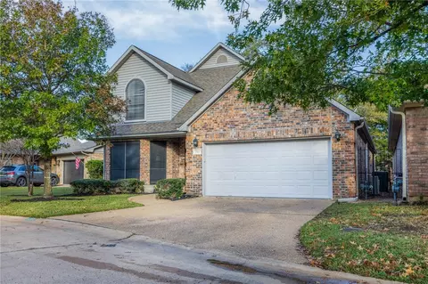 1301 Essex Grn, College Station, TX 77845