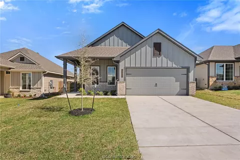 10631 Burgundy Berry Way, College Station, TX 77845