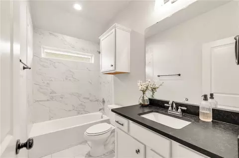 Bath - 1907 Cambria Dr, Bryan, TX 77807 photo 4 of 4