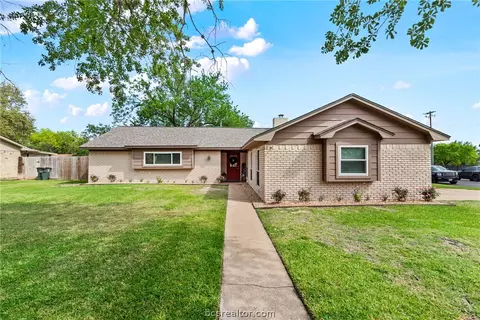 3517 Oak Holw, Bryan, TX 77802