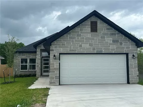 2591 Dove Crossing Ln, Navasota, TX 77868
