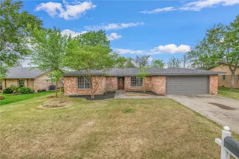 2906 Woodmeadow Dr, Bryan, TX 77802