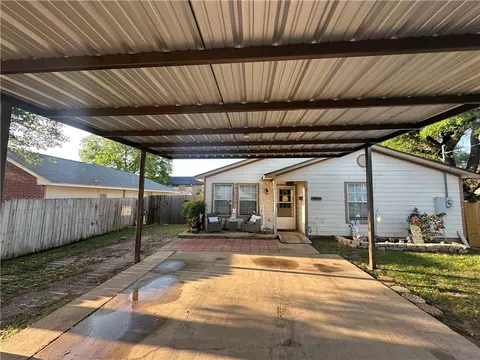 114 Rebecca St, Bryan, TX 77801