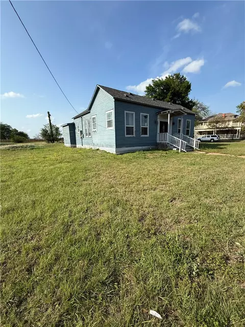 507 E Logan St, Calvert, TX 77837