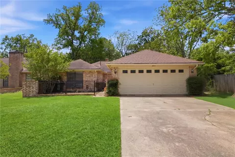 2012 Red River Dr, Bryan, TX 77802
