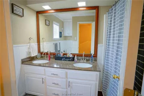 Bath - 3505 Spring Ln, Bryan, TX 77802 photo 4 of 4