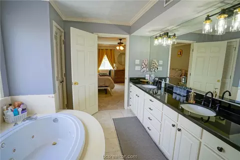 Bath - 3505 Spring Ln, Bryan, TX 77802 photo 2 of 4
