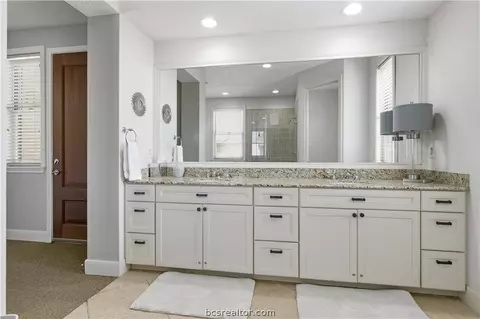 Bath - 3247 Founders Drive B, Bryan, TX 77807 photo 8 of 9