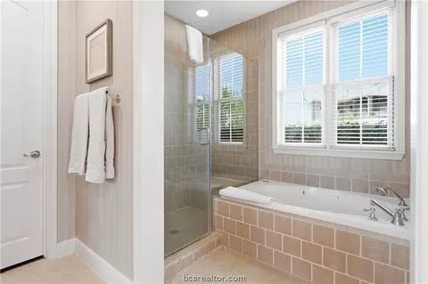 Bath - 3247 Founders Drive B, Bryan, TX 77807 photo 4 of 9