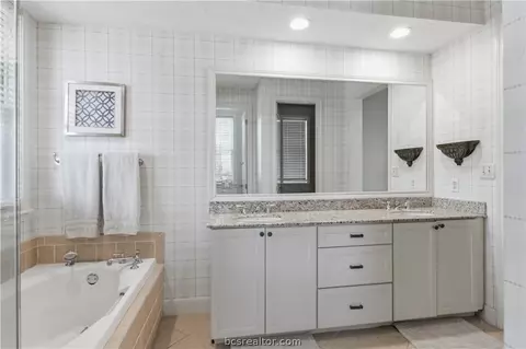 Bath - 3247 Founders Drive B, Bryan, TX 77807 photo 3 of 9