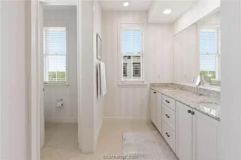 Bath - 3247 Founders Drive B, Bryan, TX 77807 photo 6 of 9