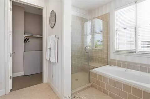 Bath - 3247 Founders Drive B, Bryan, TX 77807 photo 7 of 9