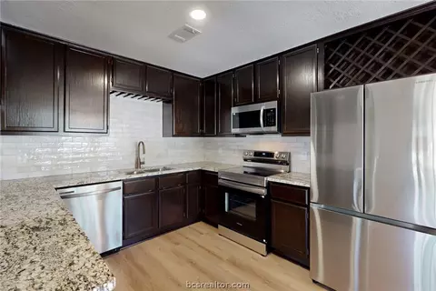 616 San Mario Ct, College Station, TX 77845