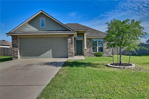 808 Mockingbird St, Navasota, TX 77868