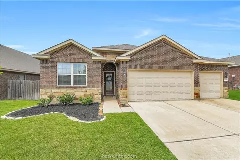 7408 Saint Andrews Dr, Navasota, TX 77868