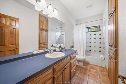 Bath - 4366 Collette Ln, Bryan, TX 77808 photo 3 of 3
