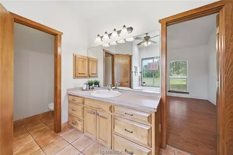 Bath - 4366 Collette Ln, Bryan, TX 77808 photo 2 of 3