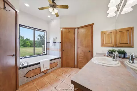 Bath - 4366 Collette Ln, Bryan, TX 77808 photo 1 of 3