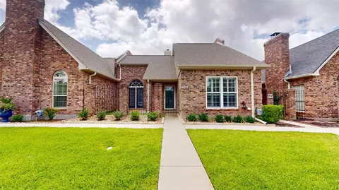705 Walker St, Bryan, TX 77802