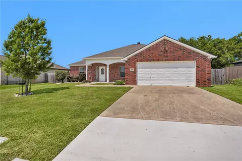2301 White Wing Dr, Navasota, TX 77868