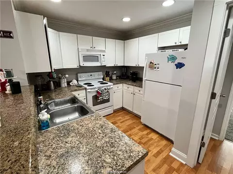 1725 Harvey Mitchell Pkwy S 1625, College Station, TX 77840
