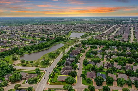 2401 Norham, College Station, TX 77845