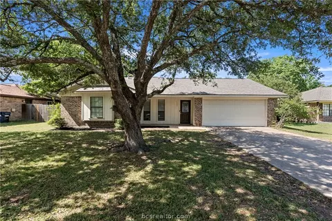 1103 Austin Ave, College Station, TX 77845