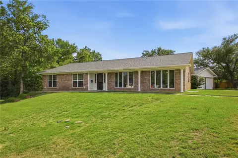 2104 Carter Creek Pkwy, Bryan, TX 77802