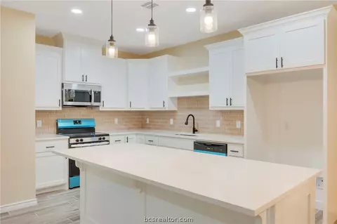 Kitchen - 753 Bruin Trce, Bryan, TX 77803 photo 3 of 3